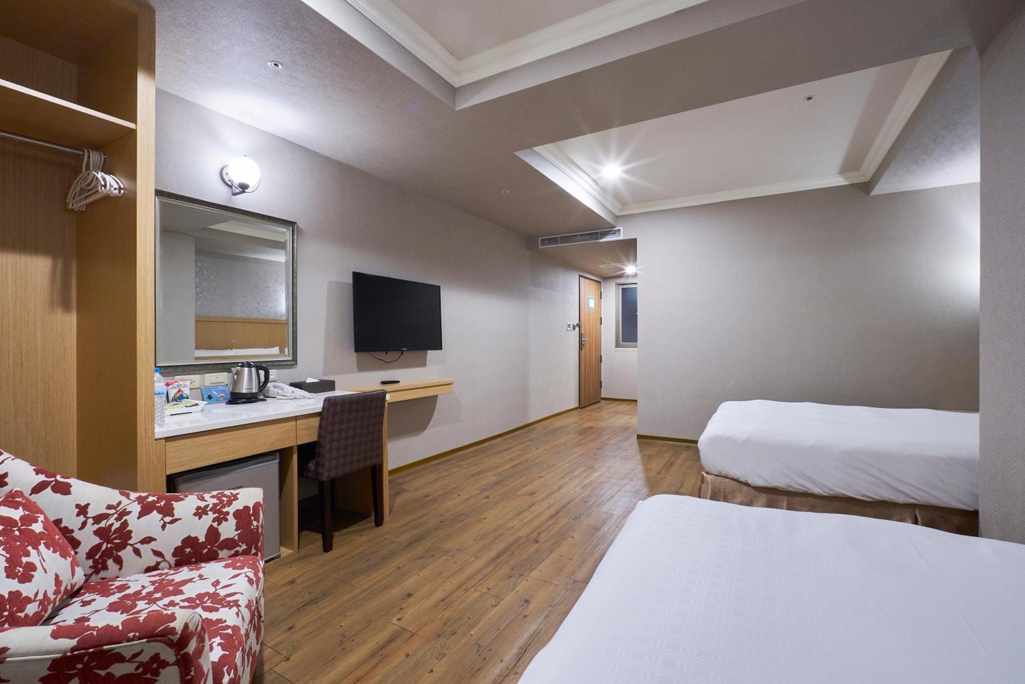 ฟิช โฮเต็ล -ผิงถุง Hotel Pingtung ภายนอก รูปภาพ