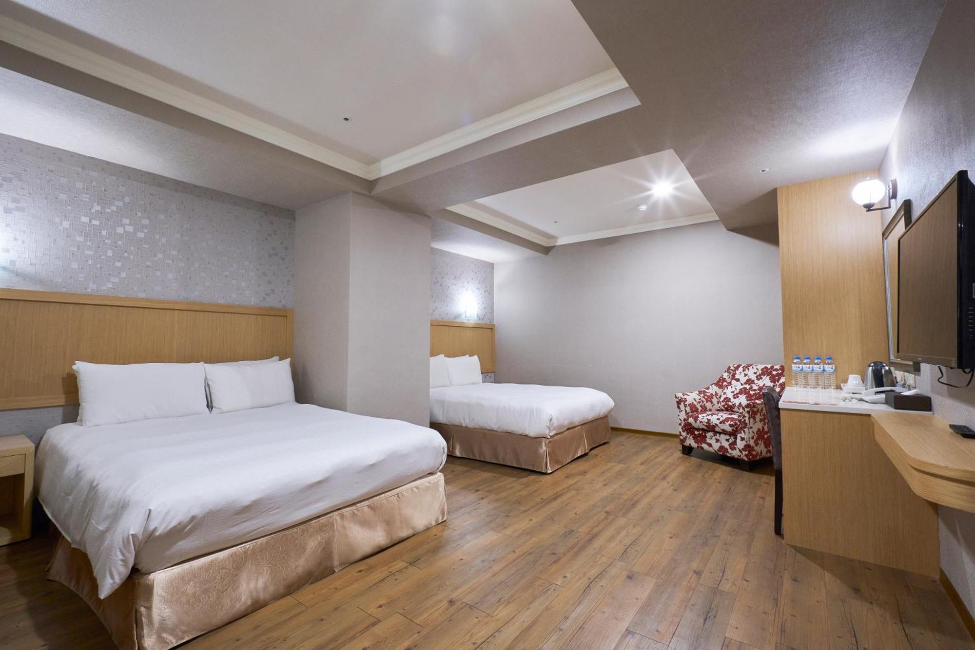 ฟิช โฮเต็ล -ผิงถุง Hotel Pingtung ภายนอก รูปภาพ