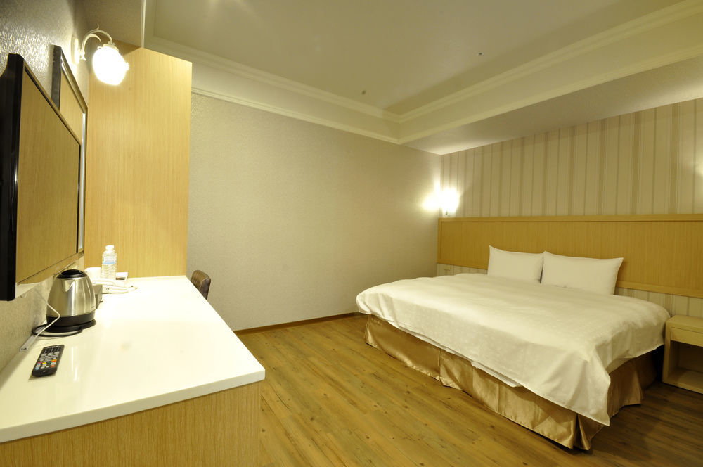 ฟิช โฮเต็ล -ผิงถุง Hotel Pingtung ภายนอก รูปภาพ