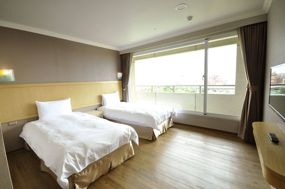 ฟิช โฮเต็ล -ผิงถุง Hotel Pingtung ภายนอก รูปภาพ