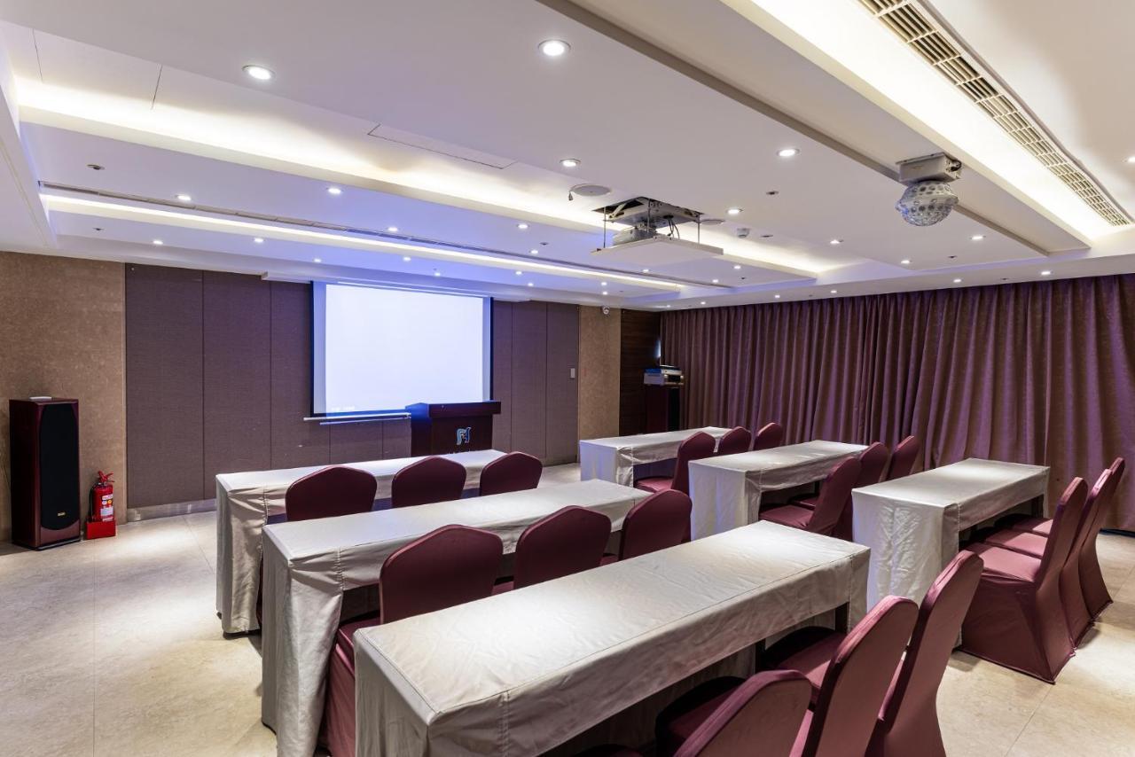 ฟิช โฮเต็ล -ผิงถุง Hotel Pingtung ภายนอก รูปภาพ